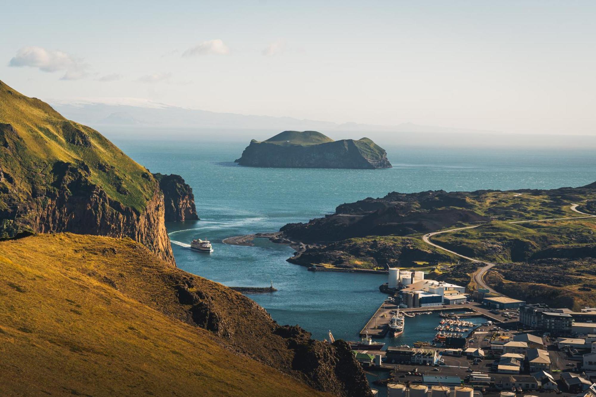 Westman Islands Inn Vestmannaeyjar Exterior photo