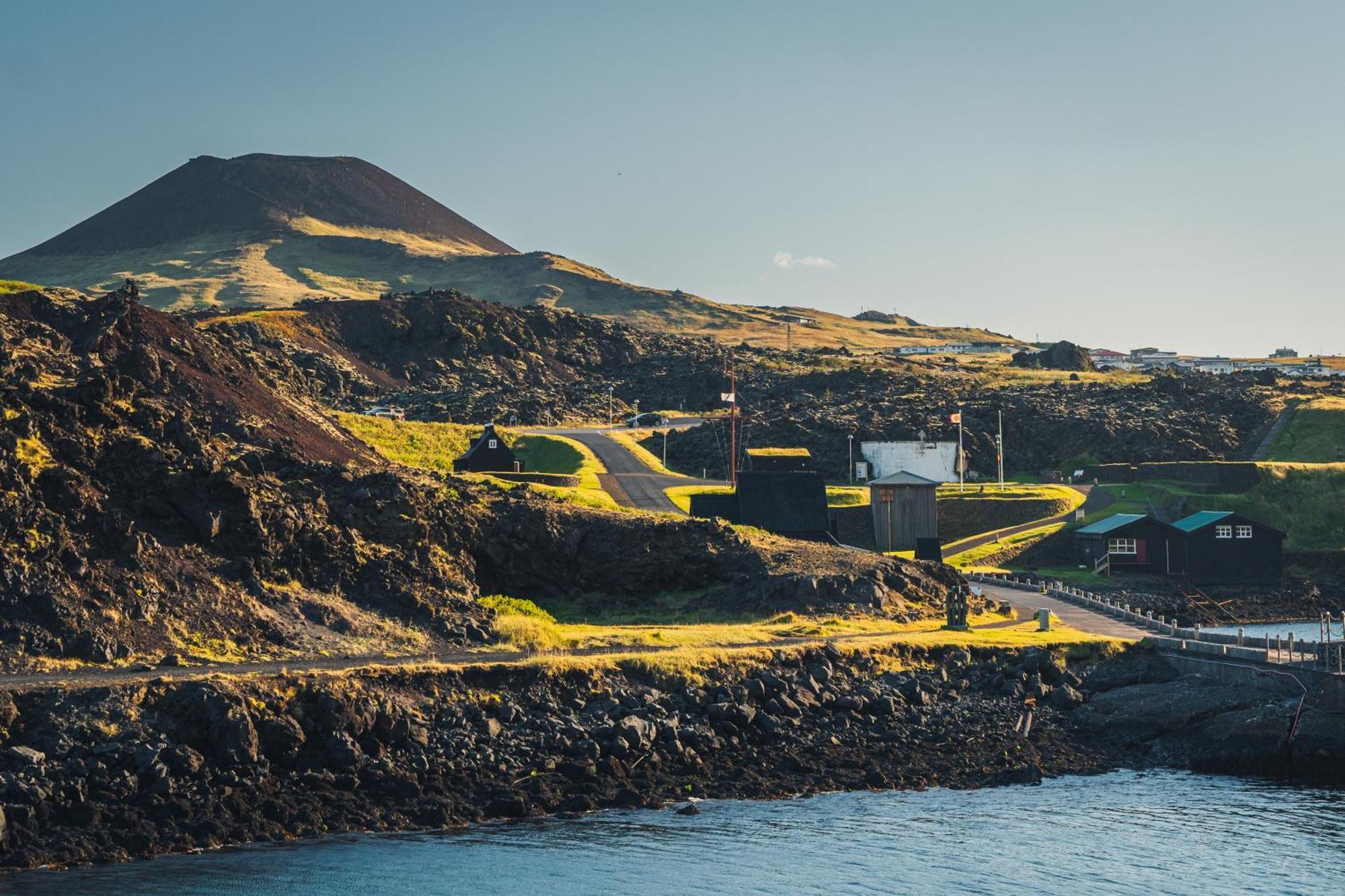 Westman Islands Inn Vestmannaeyjar Exterior photo